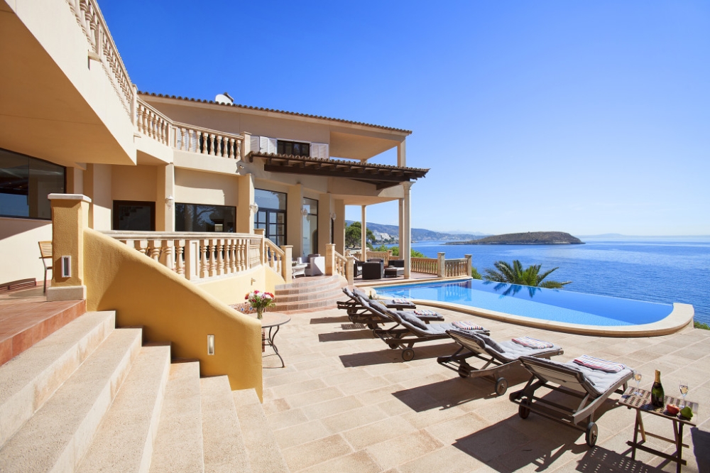 Front line villa in Cala Vinyes, Mallorca